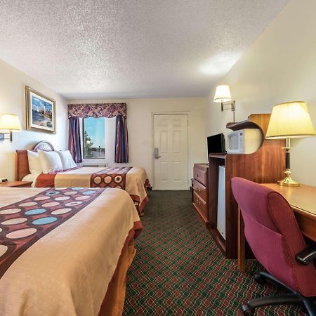 Super 8 By Wyndham Eastland Hotel Buitenkant foto
