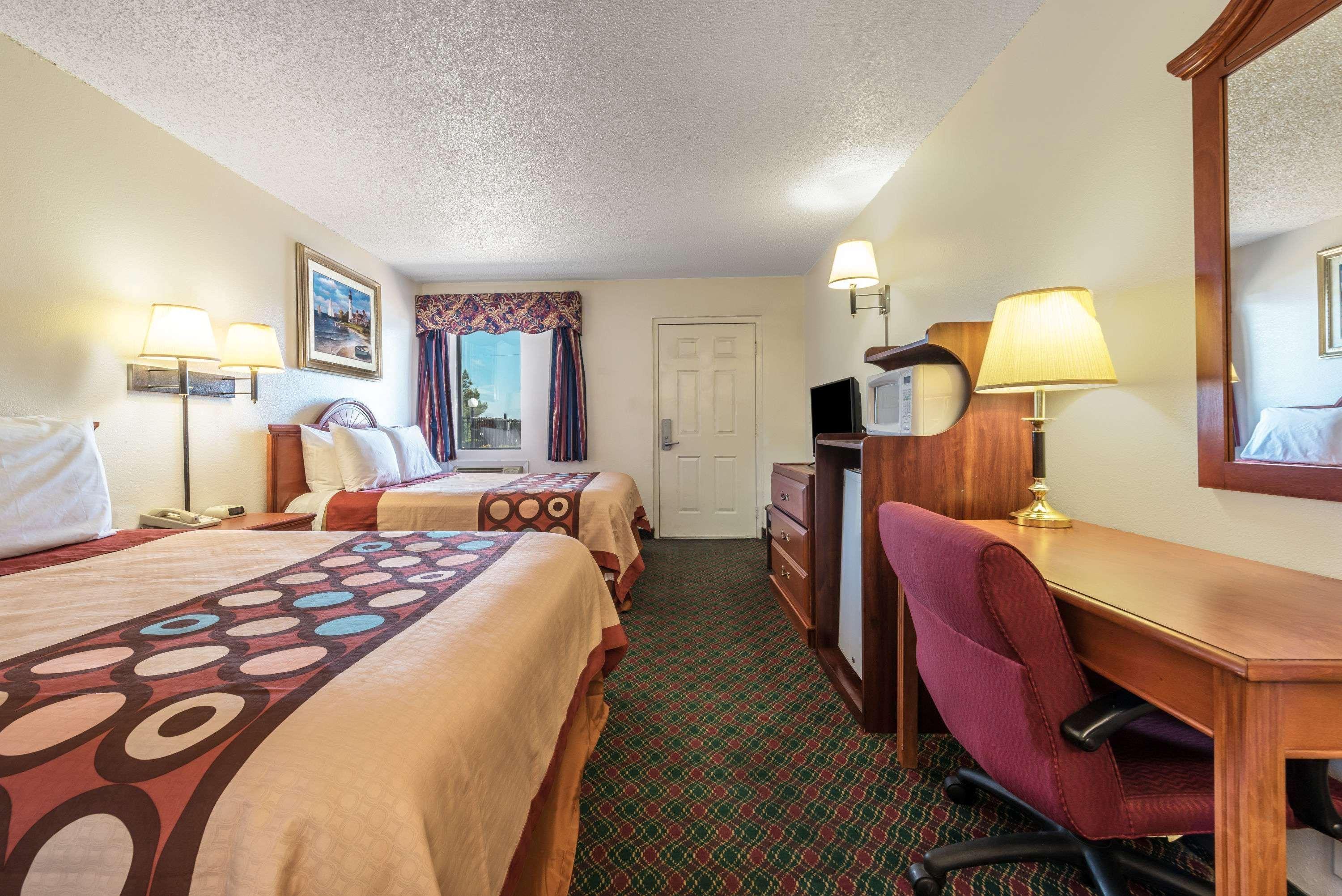 Super 8 By Wyndham Eastland Hotel Buitenkant foto