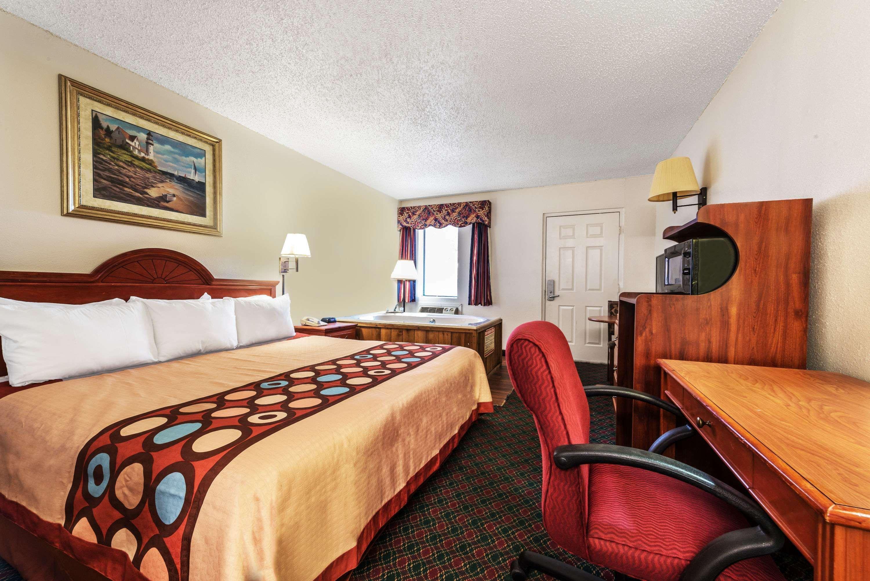 Super 8 By Wyndham Eastland Hotel Buitenkant foto