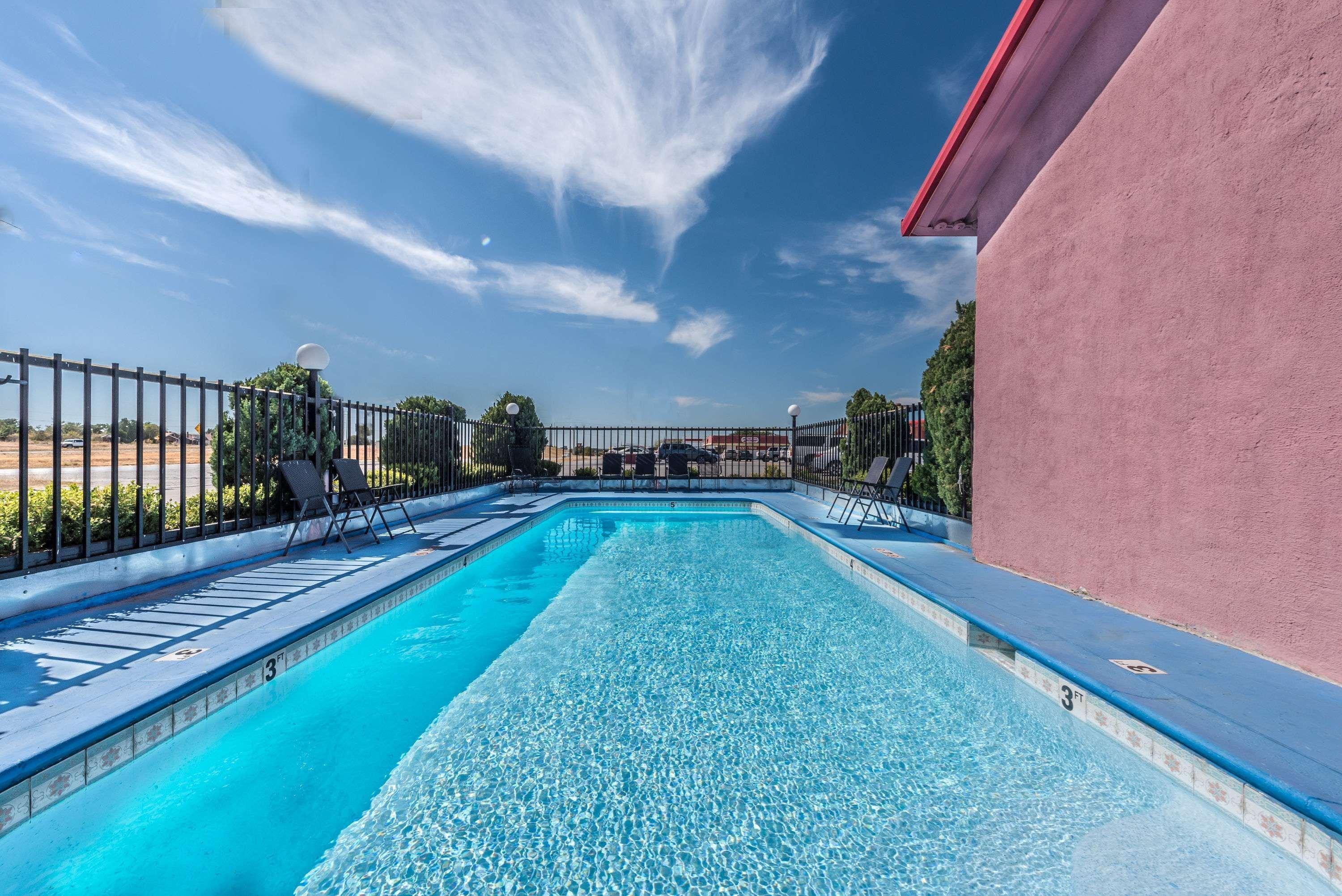 Super 8 By Wyndham Eastland Hotel Buitenkant foto