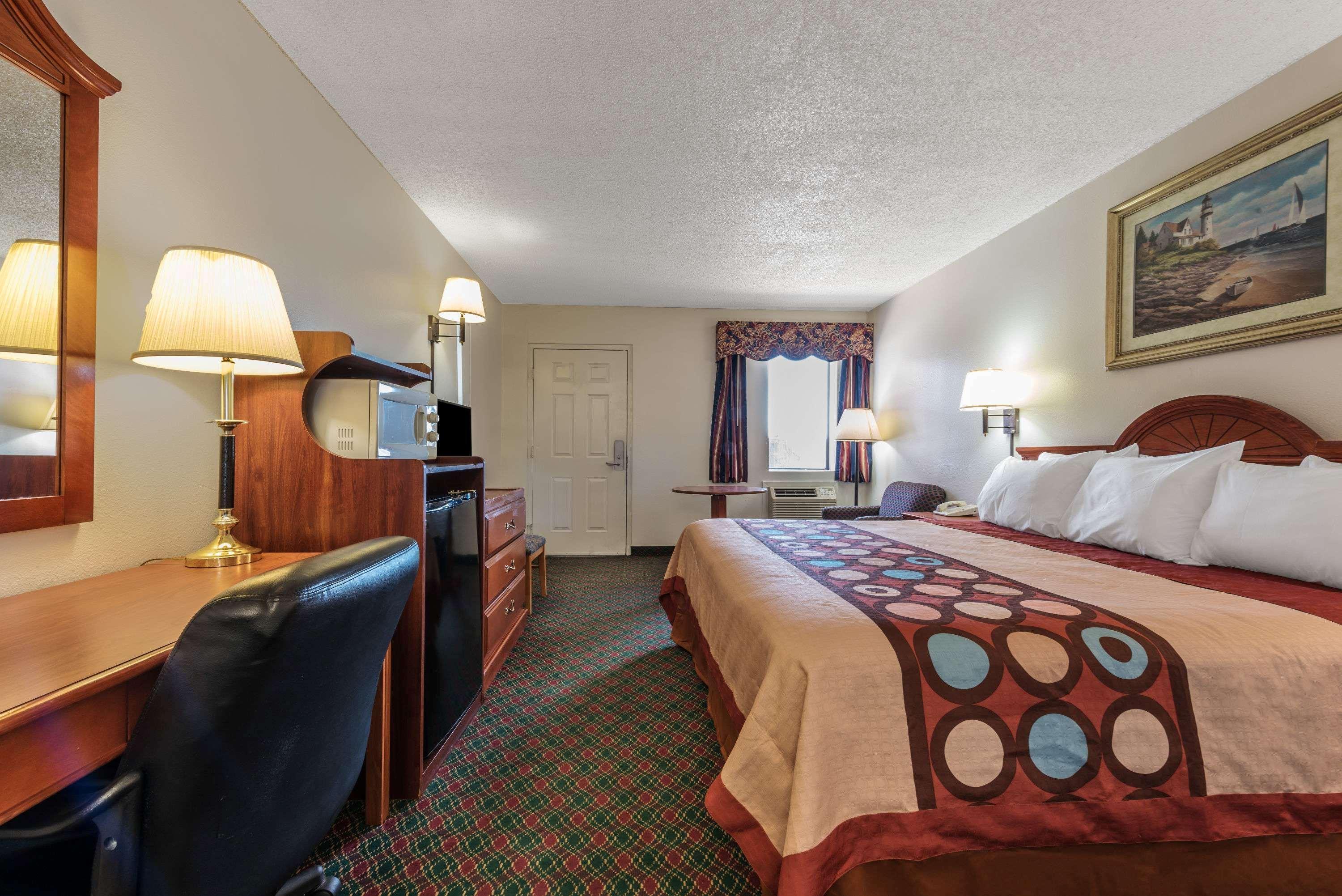 Super 8 By Wyndham Eastland Hotel Buitenkant foto